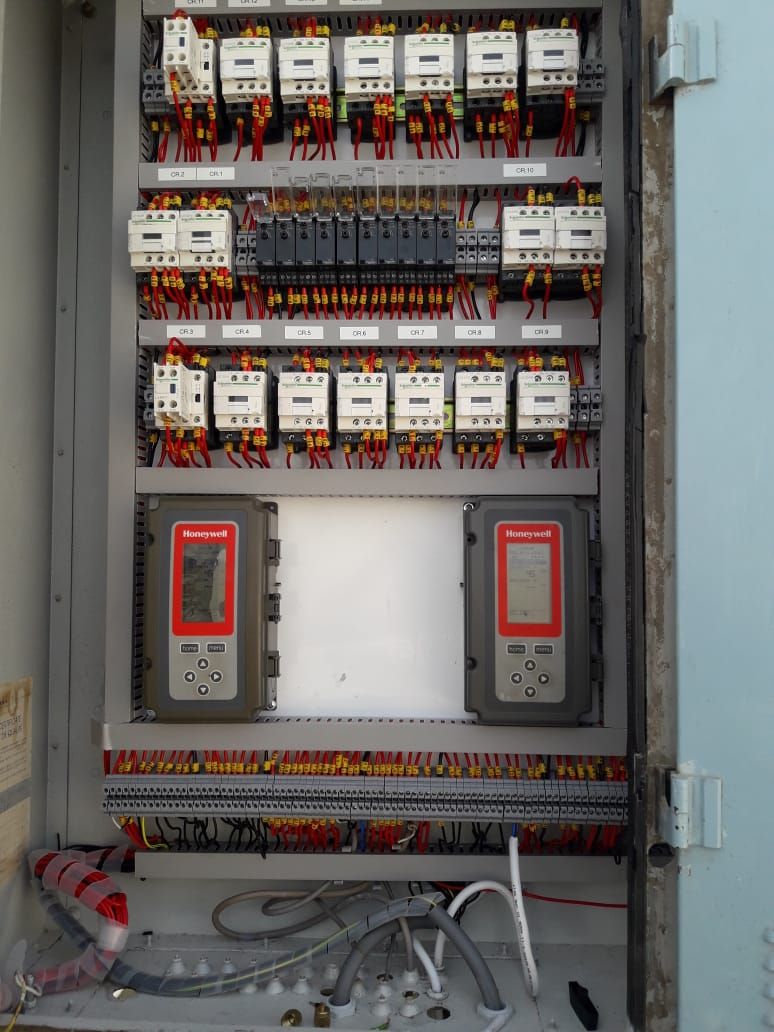 Motor control centre: Contactor rows, timers & controllers