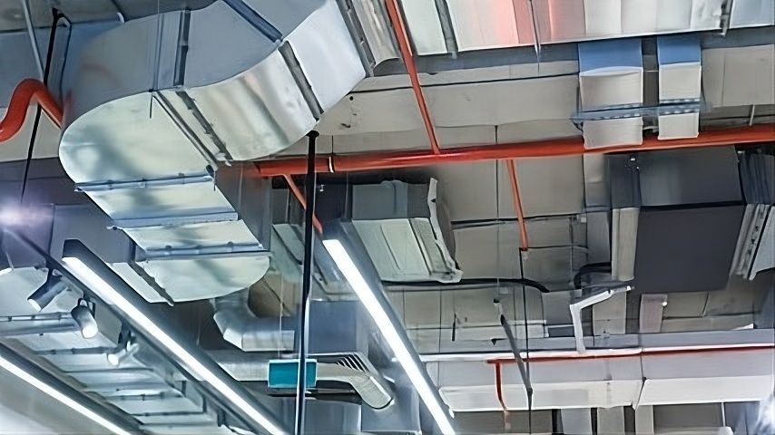 Ceiling services: Supply ducting at ceiling level