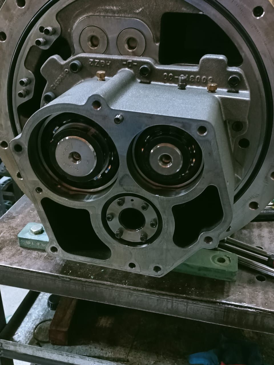 Bearing housing: Screw compressor overhaul