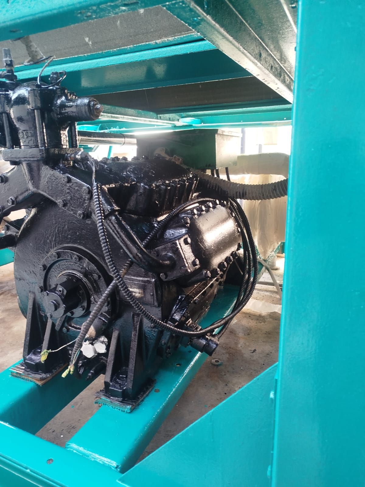 Condensing unit: Reciprocating compressor, refurbished frame